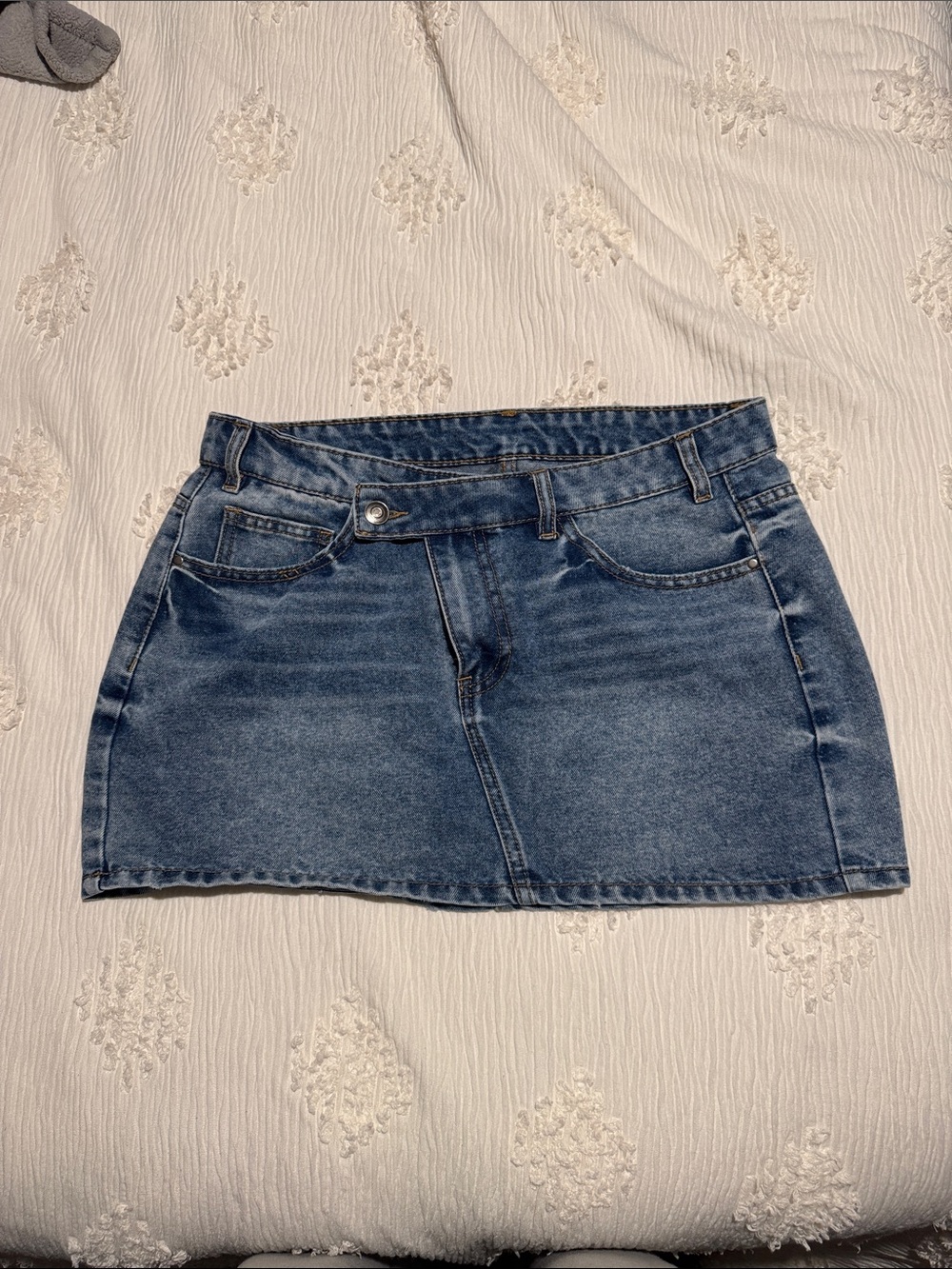 medium wash criss cross waist denim skirt !!!